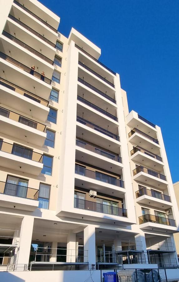 Lake Tower Apartment Mamaia